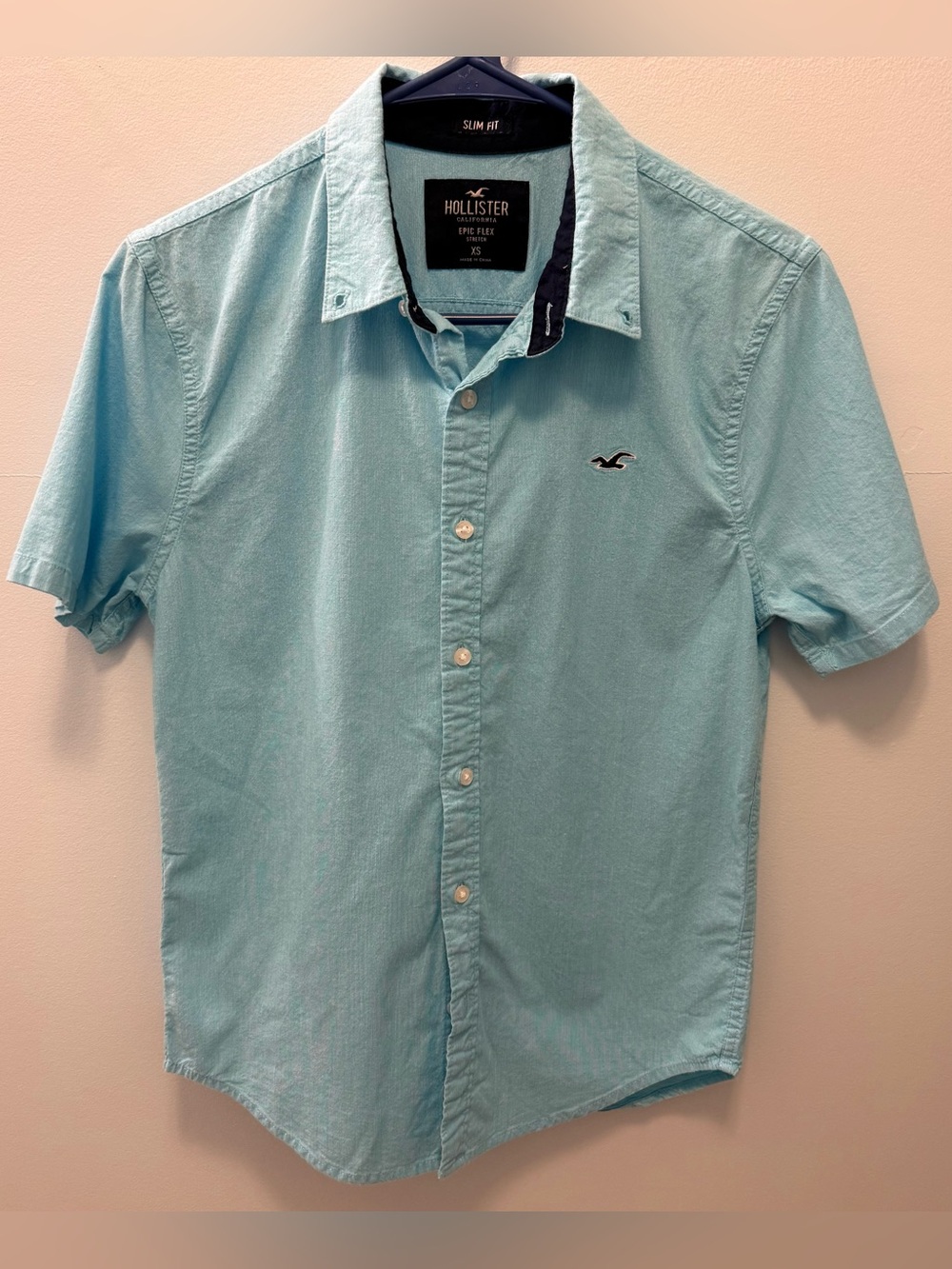 Hollister Men's Short-Sleeve Button-Down Shirt in Light Aqua